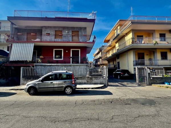 appartamento in vendita ad Aci Catena in zona Aci San Filippo