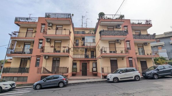 appartamento in vendita ad Aci Catena in zona Aci San Filippo