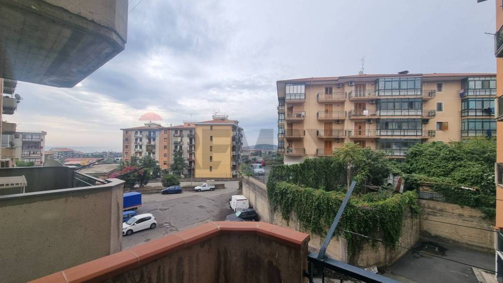 appartamento in vendita ad Aci Catena