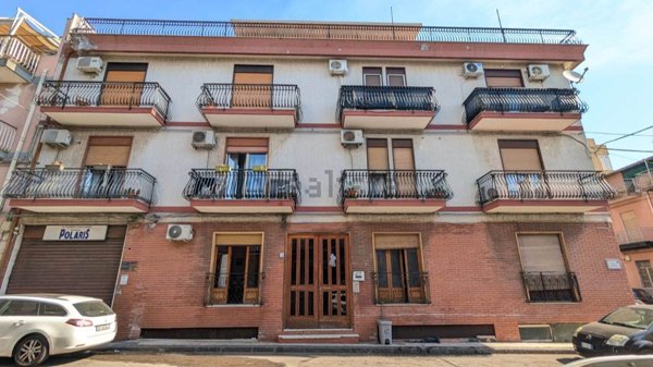 appartamento in vendita ad Aci Catena
