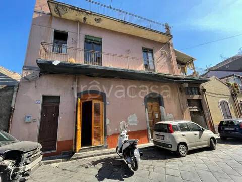 casa indipendente in vendita ad Aci Catena