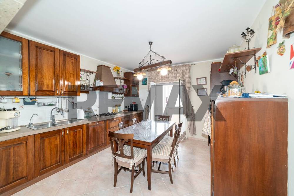 appartamento in vendita ad Aci Catena in zona Aci San Filippo