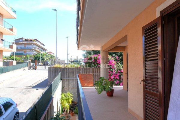 appartamento in vendita ad Aci Catena in zona Aci San Filippo