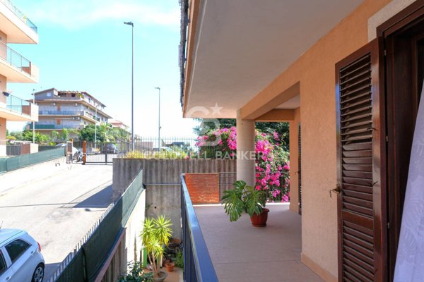 appartamento in vendita ad Aci Catena in zona Aci San Filippo