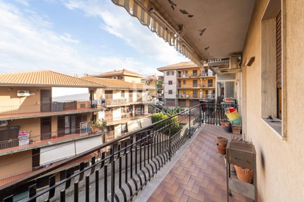 appartamento in vendita ad Aci Catena in zona Aci San Filippo