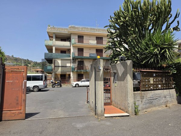 appartamento in vendita ad Aci Catena in zona San Nicolò