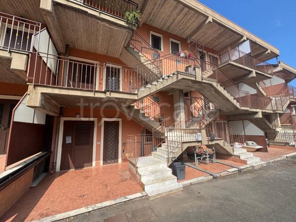 appartamento in vendita ad Aci Catena in zona Aci San Filippo