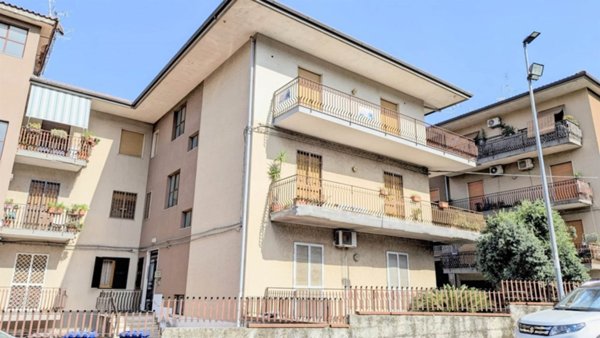 appartamento in vendita ad Aci Catena in zona Aci San Filippo