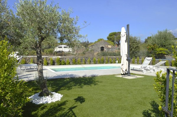 casa indipendente in vendita ad Aci Catena in zona Aci San Filippo