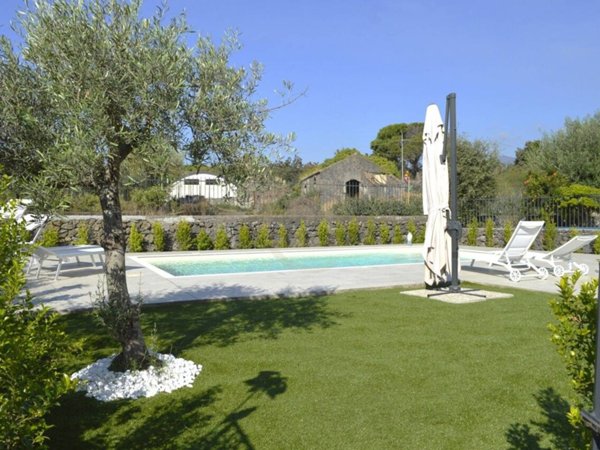 casa indipendente in vendita ad Aci Catena in zona Aci San Filippo