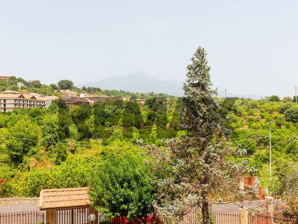 appartamento in vendita ad Aci Catena in zona Aci San Filippo