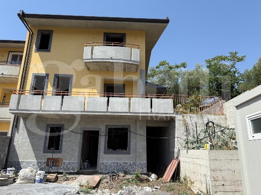 casa indipendente in vendita ad Aci Catena in zona Vampolieri