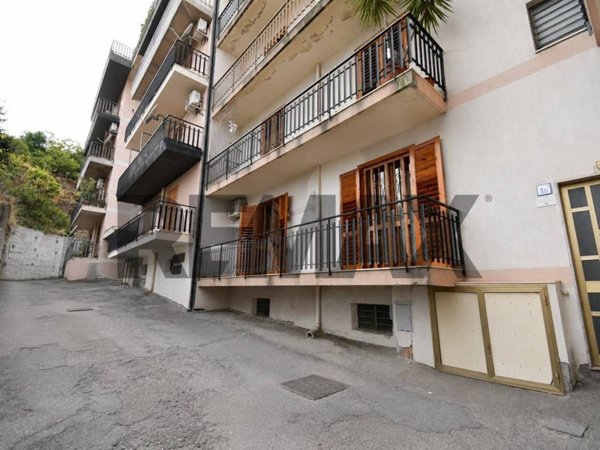 appartamento in vendita ad Aci Catena in zona Aci San Filippo