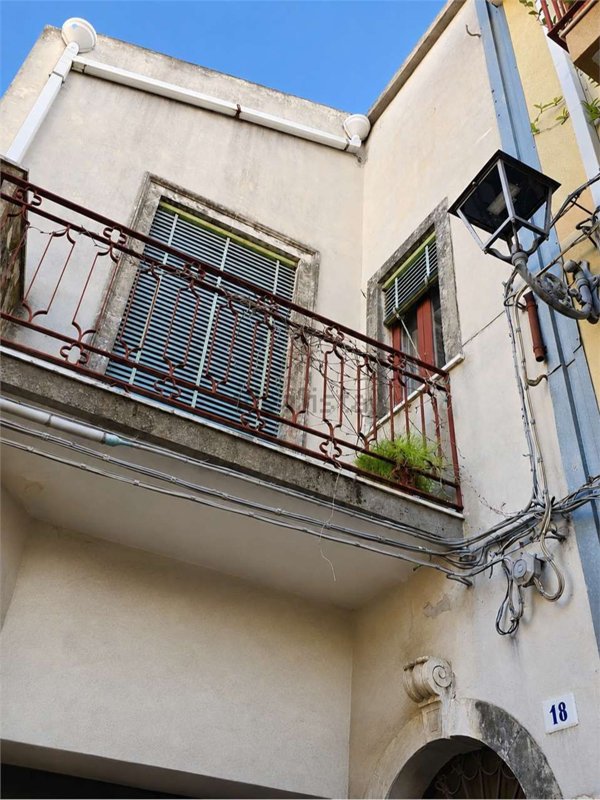 casa indipendente in vendita ad Aci Catena in zona Aci San Filippo
