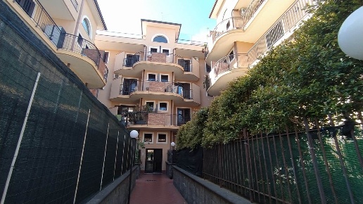 appartamento in vendita ad Aci Catena in zona Aci San Filippo