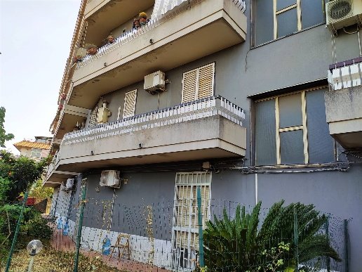 appartamento in vendita ad Aci Catena in zona Aci San Filippo