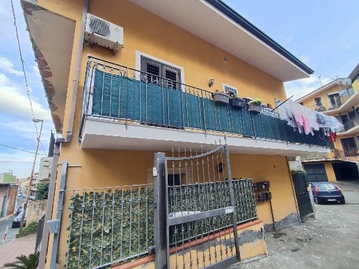 appartamento in vendita ad Aci Catena in zona Aci San Filippo