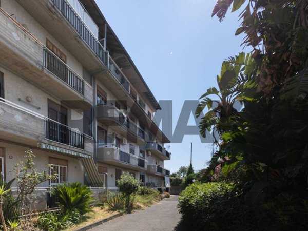 appartamento in vendita ad Aci Catena in zona Aci San Filippo