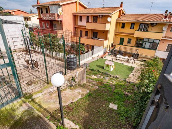 casa indipendente in vendita ad Aci Catena in zona Vampolieri