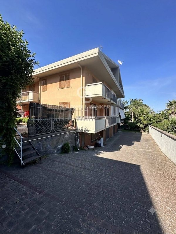 casa indipendente in vendita ad Aci Catena in zona San Nicolò