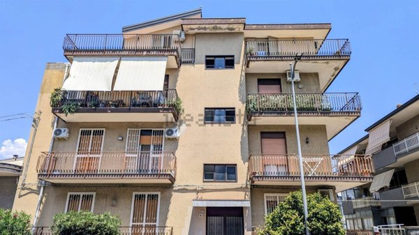 appartamento in vendita ad Aci Catena in zona Aci San Filippo