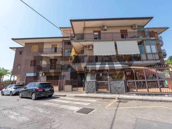 appartamento in vendita ad Aci Catena in zona Aci San Filippo