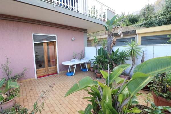 appartamento in vendita ad Aci Catena in zona Aci San Filippo