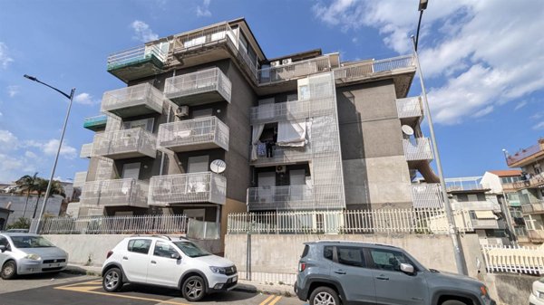 appartamento in vendita ad Aci Catena in zona Aci San Filippo
