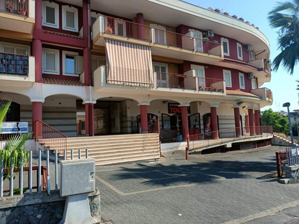 appartamento in vendita ad Aci Catena in zona Aci San Filippo