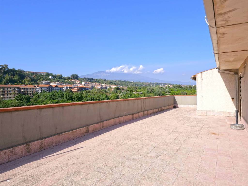 appartamento in vendita ad Aci Catena in zona Aci San Filippo