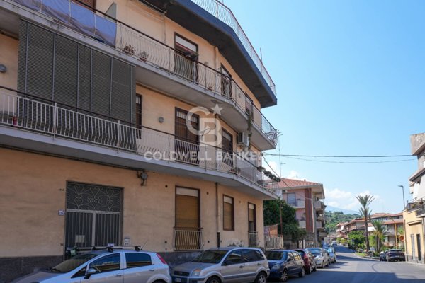 appartamento in vendita ad Aci Catena in zona Aci San Filippo