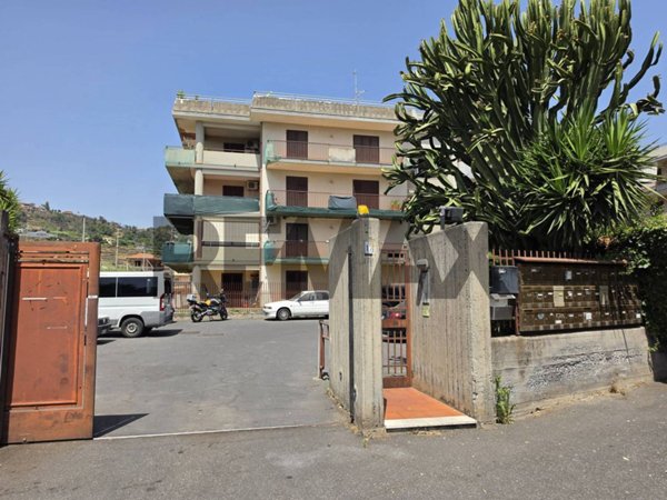 appartamento in vendita ad Aci Catena in zona San Nicolò