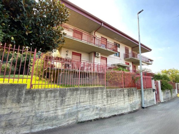 appartamento in vendita ad Aci Catena in zona Vampolieri