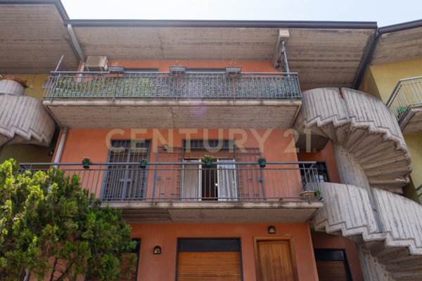appartamento in vendita ad Aci Catena in zona Aci San Filippo