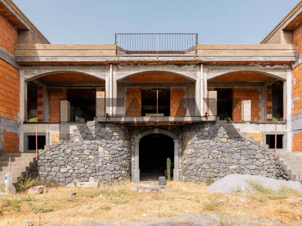 casa indipendente in vendita ad Aci Catena in zona Vampolieri