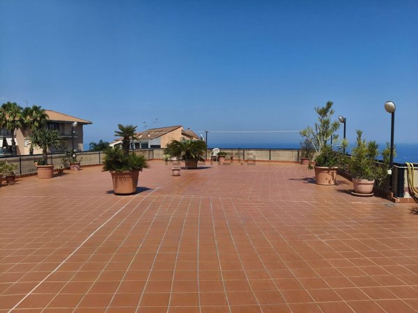 appartamento in vendita ad Aci Catena in zona Vampolieri