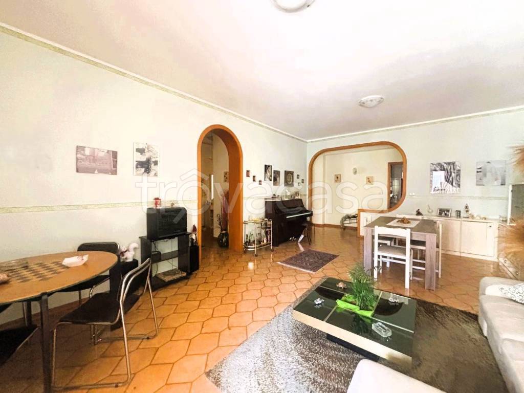 appartamento in vendita ad Aci Catena in zona Aci San Filippo