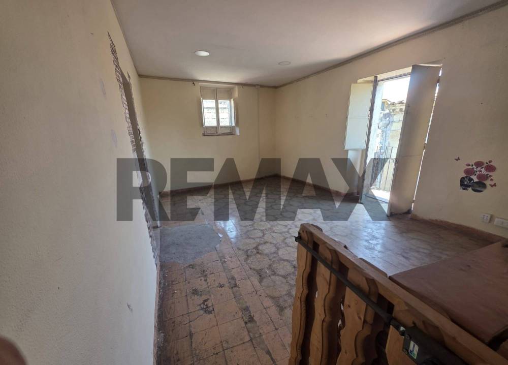 casa indipendente in vendita ad Aci Catena