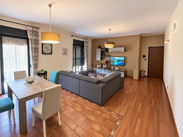 appartamento in vendita ad Aci Catena in zona Aci San Filippo