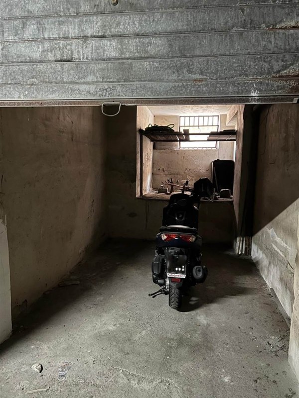 box auto in vendita ad Aci Catena in zona Aci San Filippo