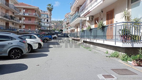 box auto in vendita ad Aci Catena in zona Aci San Filippo