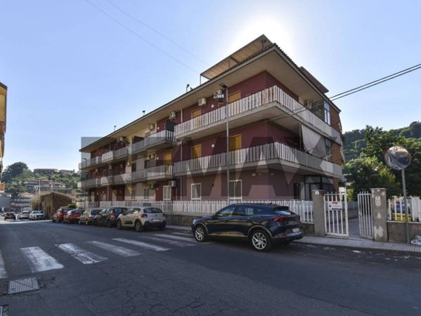 appartamento in vendita ad Aci Catena in zona Aci San Filippo