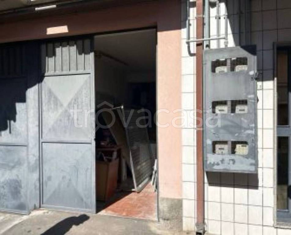 box auto in vendita ad Aci Catena in zona Aci San Filippo
