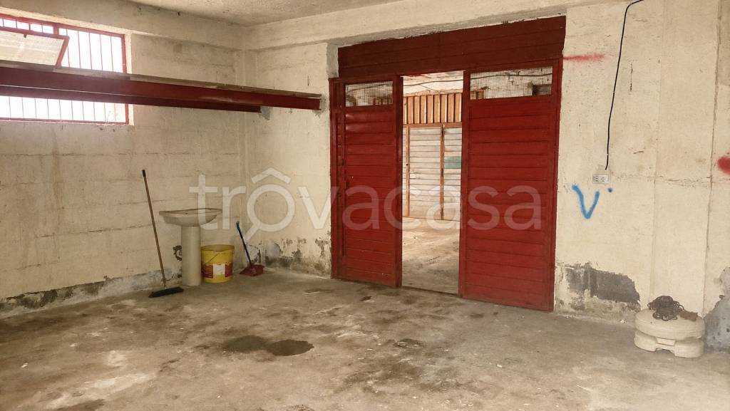 box auto in vendita ad Aci Catena