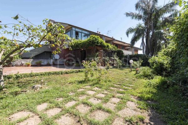 appartamento in vendita ad Aci Catena in zona Aci San Filippo