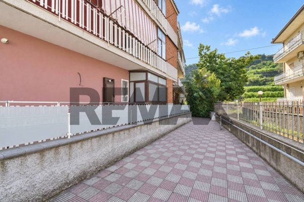 appartamento in vendita ad Aci Catena in zona Aci San Filippo