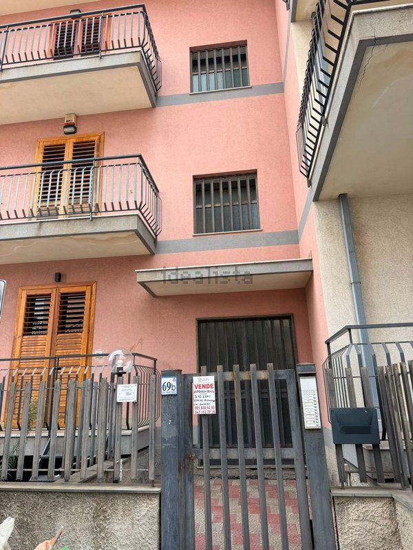 appartamento in vendita ad Aci Catena in zona Aci San Filippo