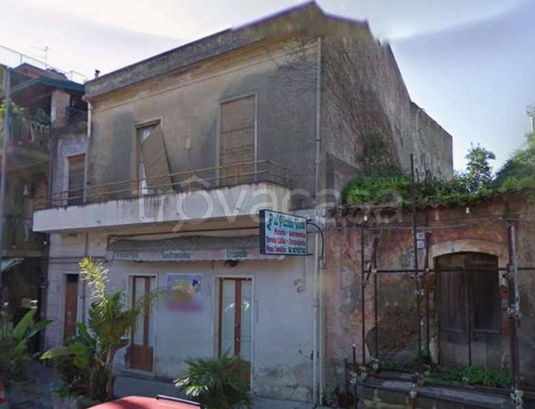 appartamento in vendita ad Aci Catena in zona Aci San Filippo