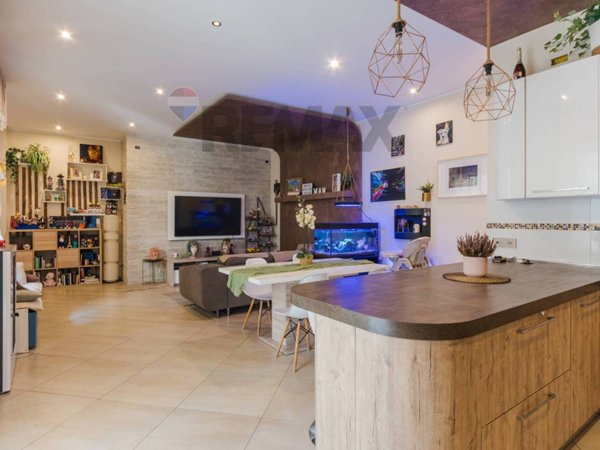 casa indipendente in vendita ad Aci Catena