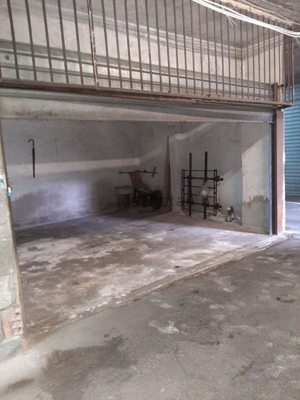 box auto in vendita ad Aci Catena